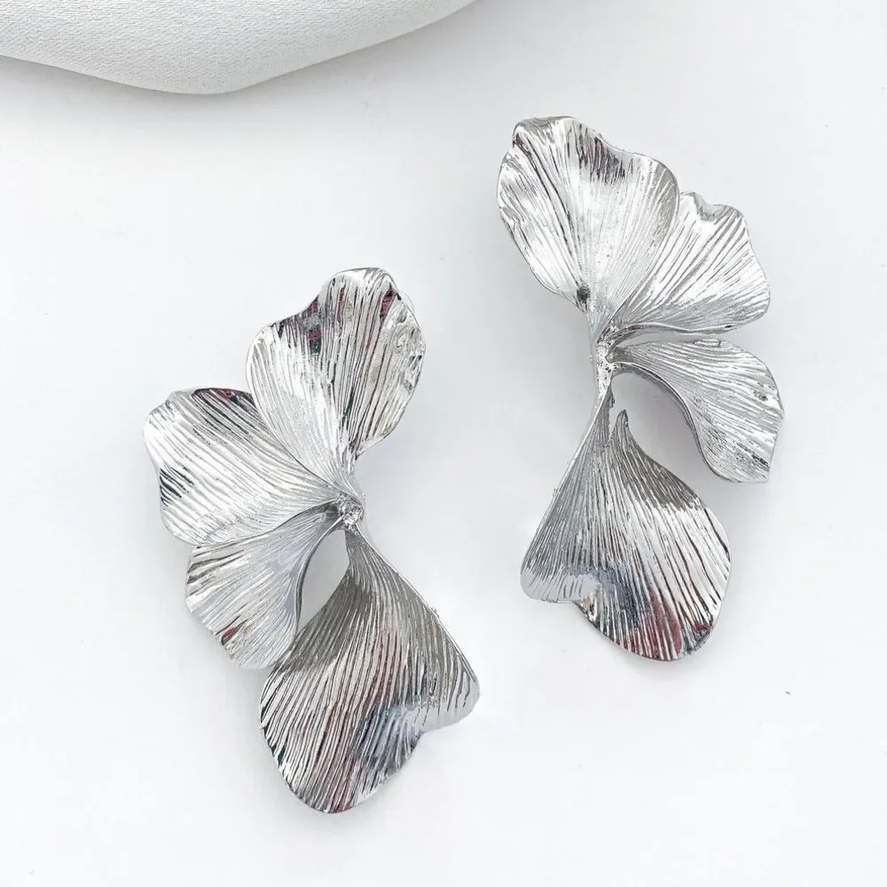 Elegant Silver Floral Earrings A1058